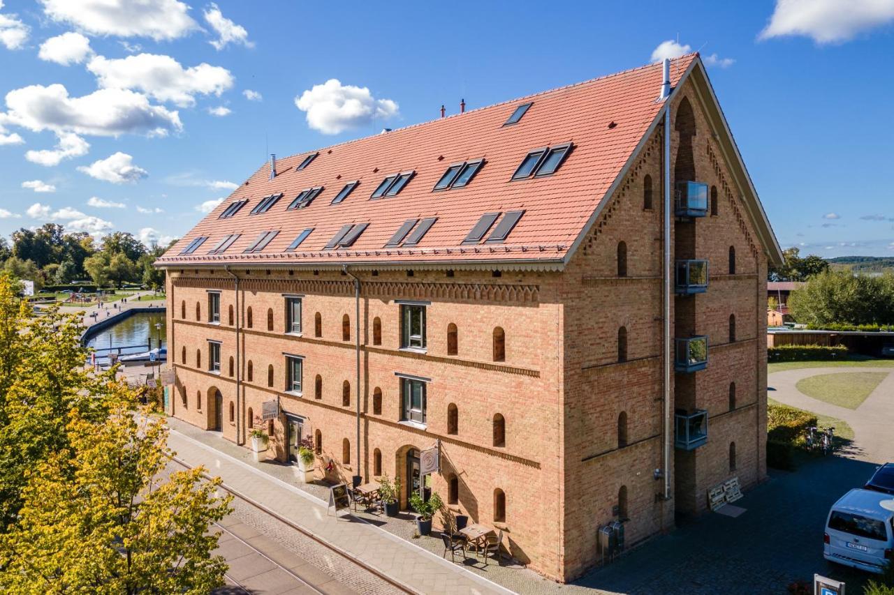 Hotel Alter Kornspeicher นอยชเตรลิทซ์ ภายนอก รูปภาพ